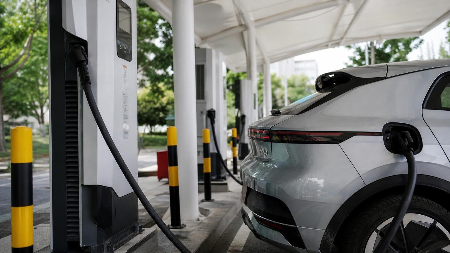 050 km de autonomía y carga en 8 minutos: el nuevo eléctrico de Geely rompe todos los récords