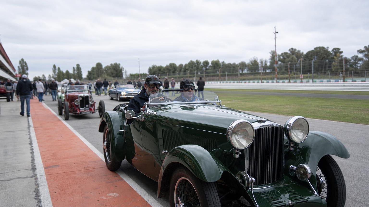 Más de 400 autos clásicos se dan cita este fin de semana en el autódromo de La Plata