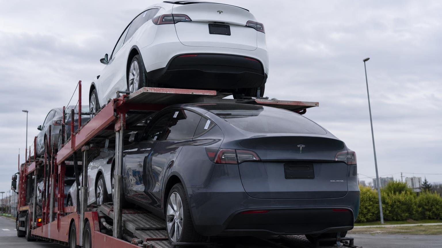 Tesla en la mira: por qué al Model Y le cuesta cada vez más pese a la apertura de las importaciones