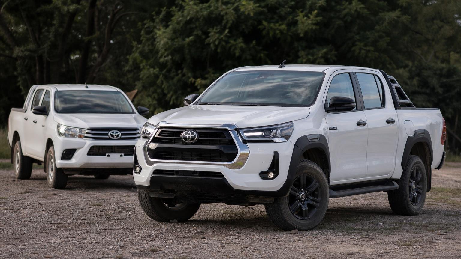 Nueva Toyota Hilux : deslizá el cursor para compararla con el modelo anterior