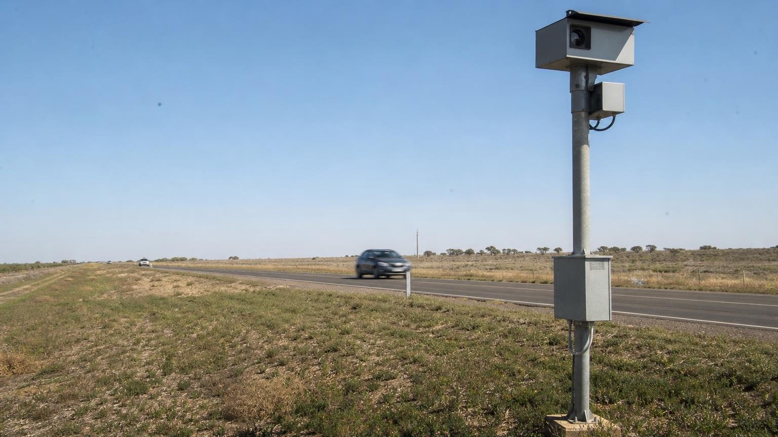 Vuelven a multar los radares de la Ruta 22 en La Pampa : los tres puntos exactos donde saltan las fotomultas